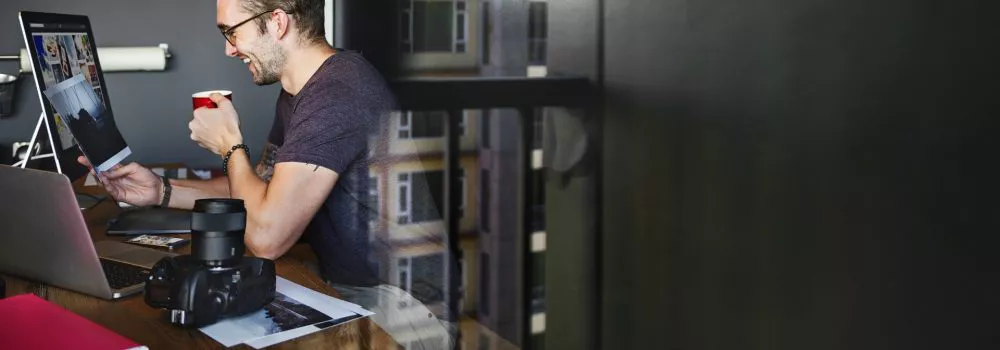 SRS-designer-Website-design-at-work.webp